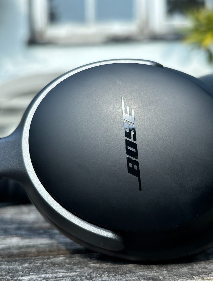 Best Noise-Cancelling Headphones for Travel USA